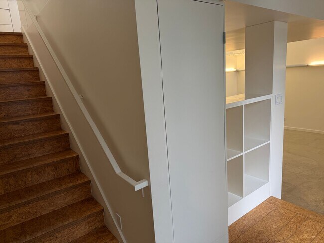 Building Photo - Bright Live-Work Studio with tall ceilings off Lowell Street in Oakland