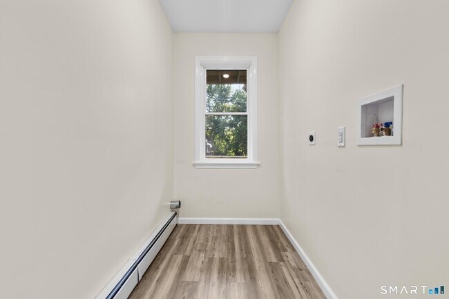 Building Photo - 81 Hungerford St