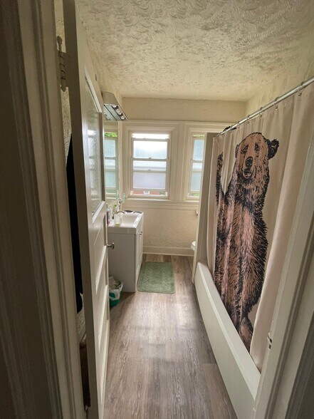 Bathroom - 1705 Crafton Blvd