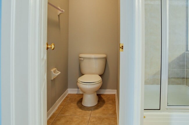 Building Photo - Elegant 5-Bedroom Pool Home with 3-Car Gar...