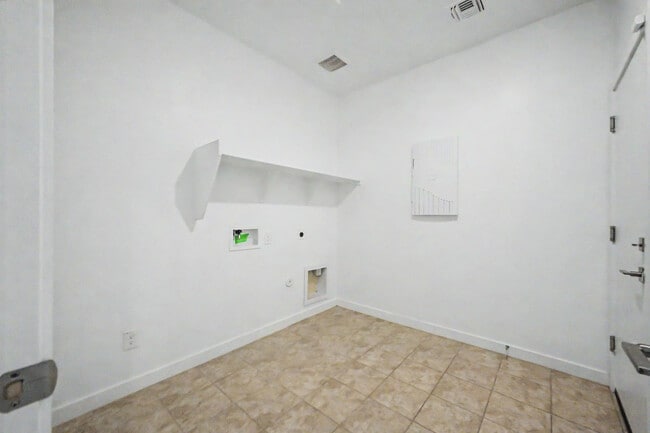 Building Photo - 10519 W Atlantis Wy