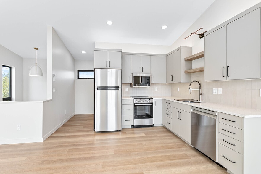 Building Photo - 2517 Vallette St