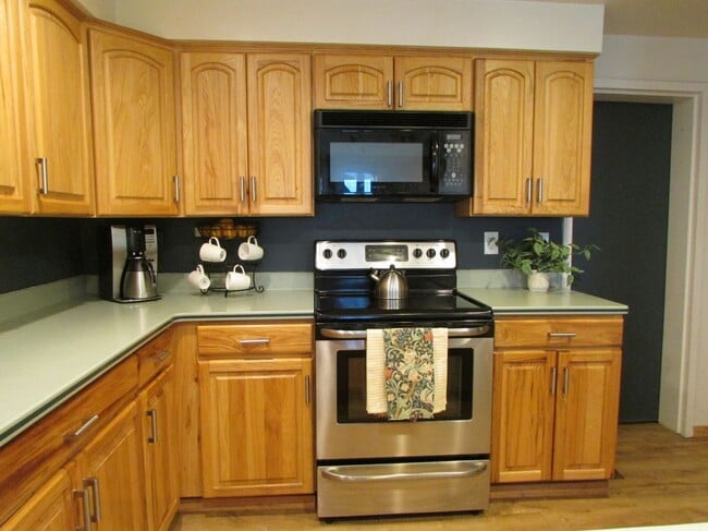 Building Photo - 2250 Sentry Dr