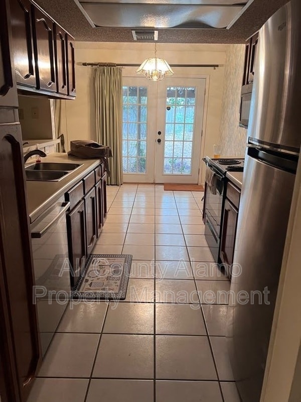 Building Photo - 7558 Ledgebrook Dr