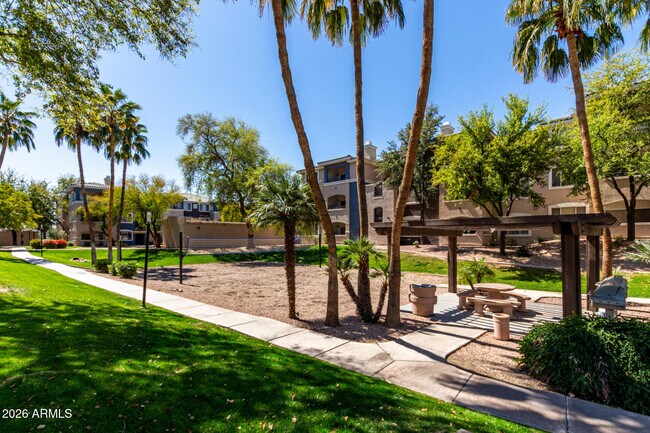 Building Photo - 5345 E Van Buren St