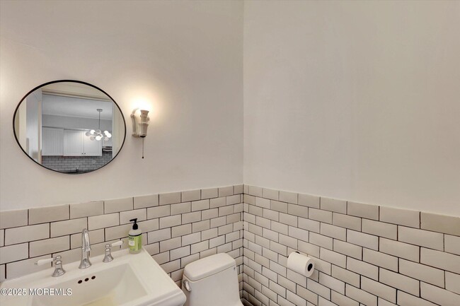 Building Photo - 307 Spier Ave