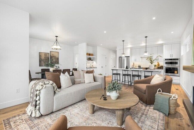 Building Photo - Brand New Luxury Duplex-Top of the line finishes & walking distance to The Village.