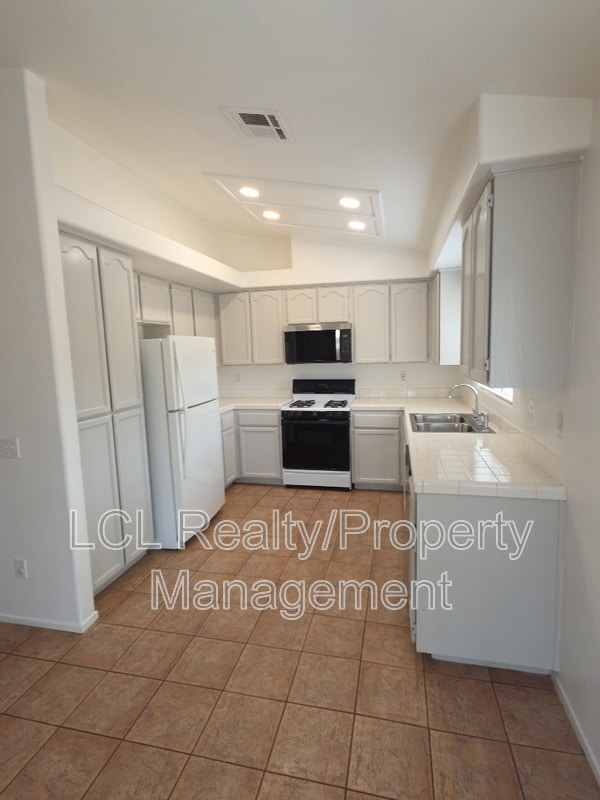 Building Photo - 22561 Forrest Rd