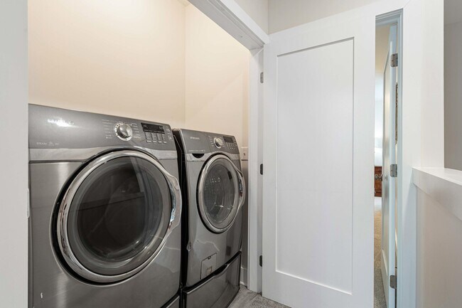 Building Photo - 207 Ann Cir