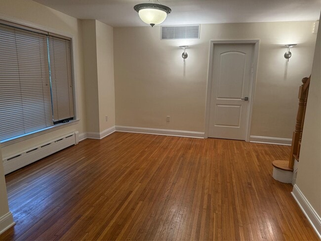 Building Photo - 1357 Kew Ave