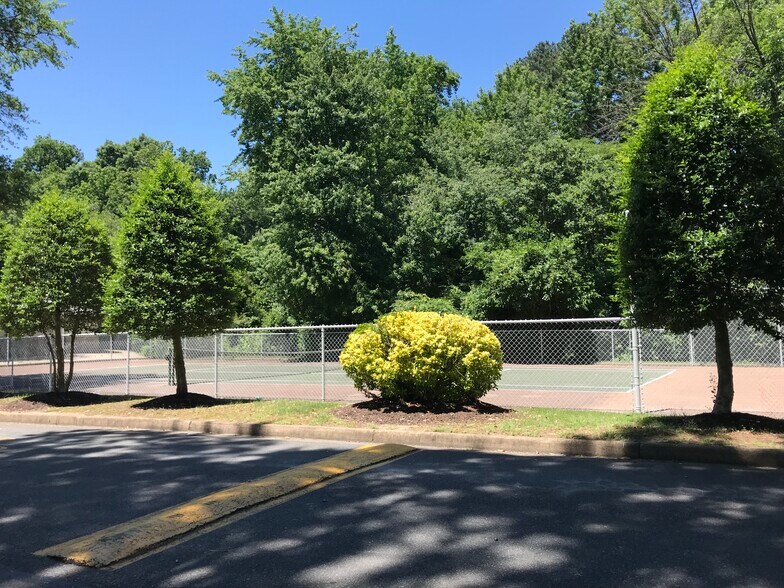 Tennis Court - 1505 Stonewall Manor Dr
