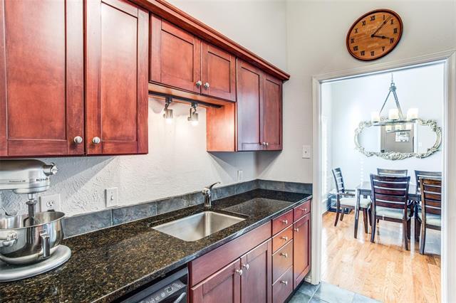 Building Photo - 10421 High Hollows Dr