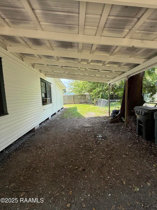 Building Photo - 109 Doris St