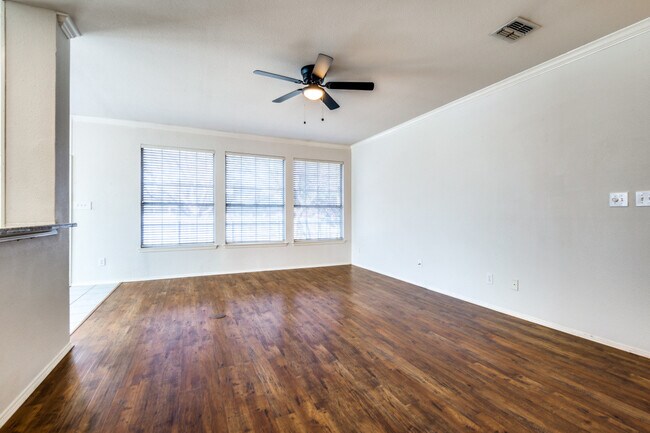Building Photo - 5121 Timber Park Dr