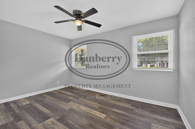 Building Photo - 6051 Graystone Dr