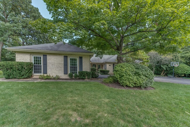 Building Photo - 145 Pine Tree Ln