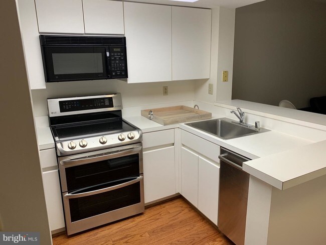 Building Photo - 701 Pennsylvania Avenue NW