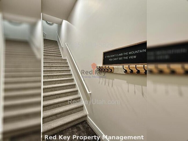 Building Photo - Adobe Rock Dr. Fully Furnished