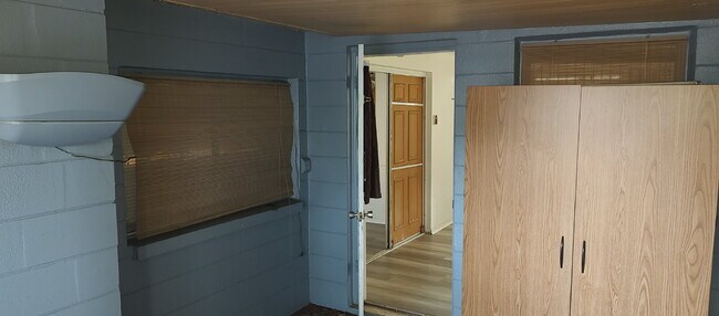 Building Photo - Charming 2-Bed in Holiday, FL
