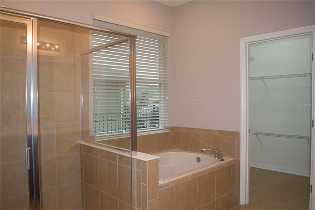 Building Photo - 8112 Summerlake Groves St