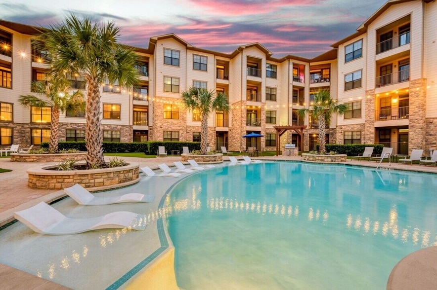 Primary Photo - Waterside Village