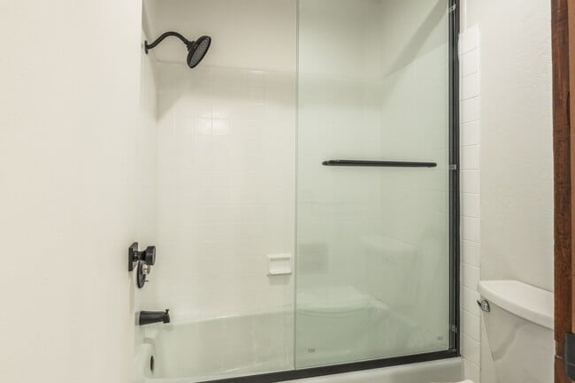 Building Photo - Spacious Snowcreek III Condo – Winter Rental