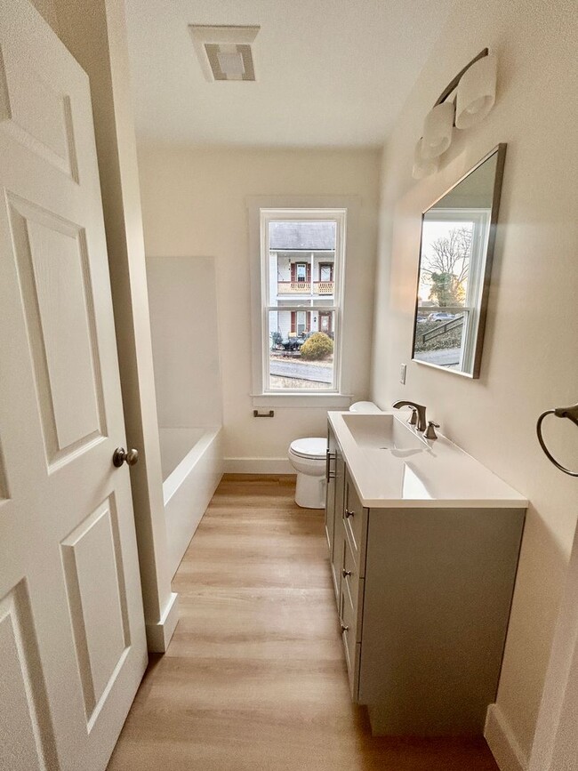 Building Photo - Bright & Spacious 3-Bedroom, 2-Bath Home with Open Concept Living in Lititz