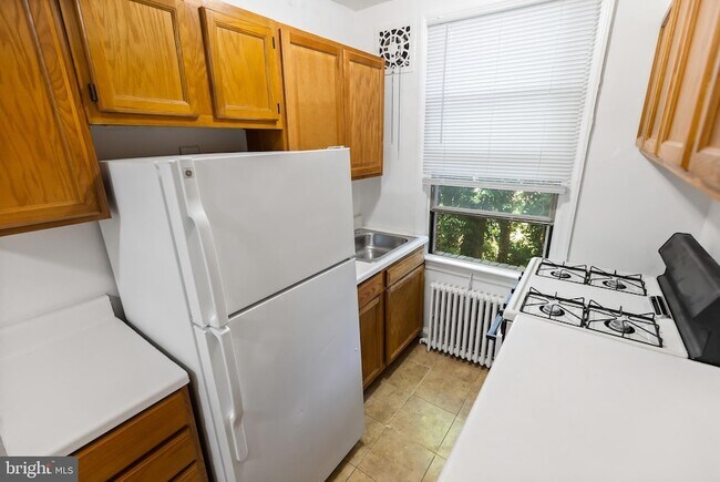 Building Photo - 1527 28th St SE