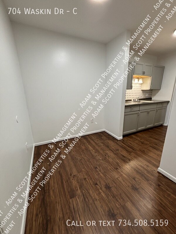 Building Photo - 704 Waskin Dr