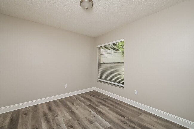 Building Photo - 5944 Birchwood Dr