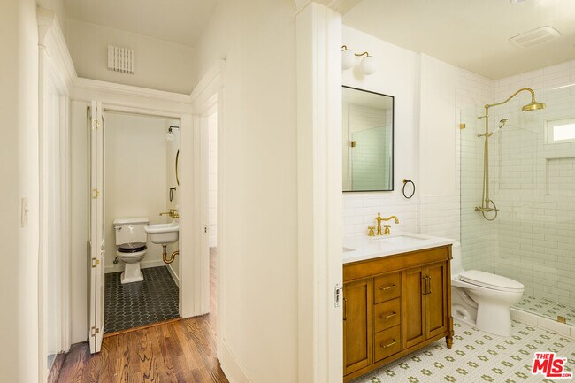 Building Photo - 2332 W 31st St