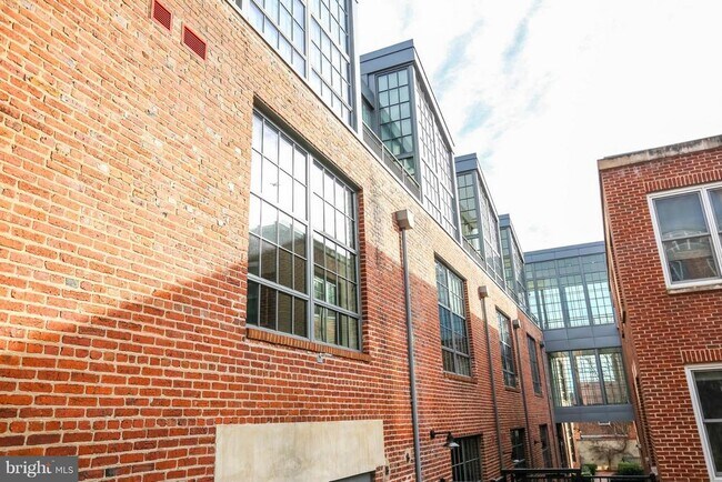 Building Photo - 2516 Q St NW