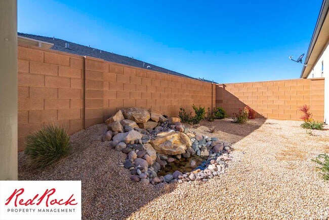 Building Photo - 2 Bedroom Fully Furnished Home In Sun River Community for 55 years and older with a firm 6 Month ...