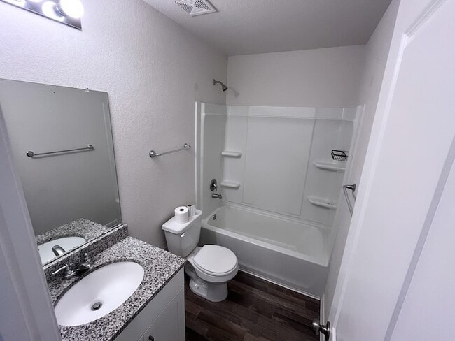 Building Photo - 15717 Del Norte Dr