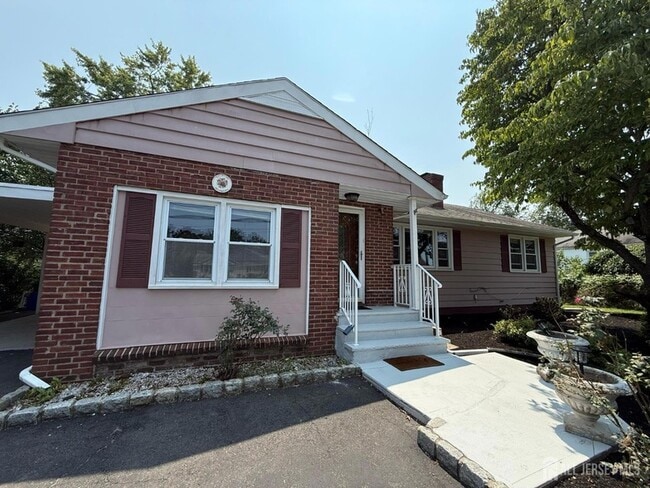 Building Photo - 869 Gates Ave