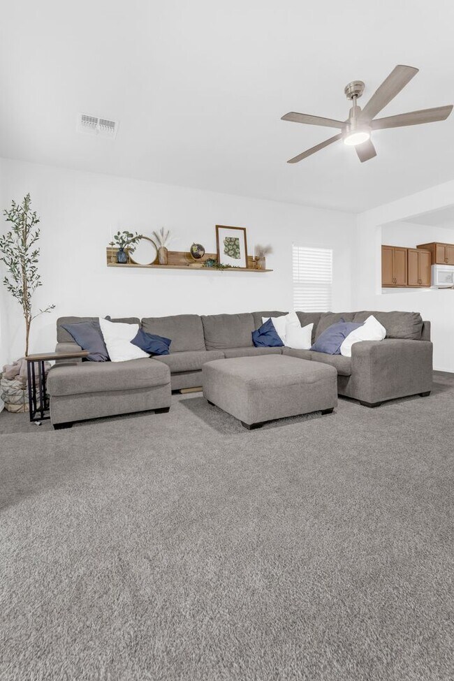 Building Photo - Stunning Single-Level Rental In The Highly Sought-After Anthem at Merrill Ranch!