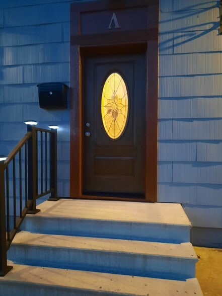 Building Photo - 247 Main St