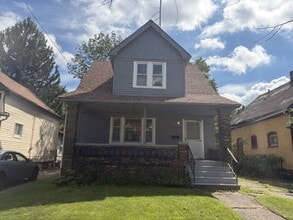 Building Photo - 3025 E 128th St