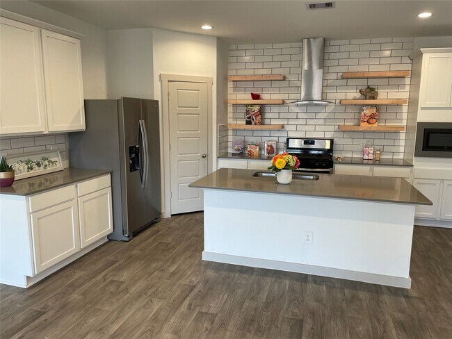 Building Photo - 12810 Harlesden Ln