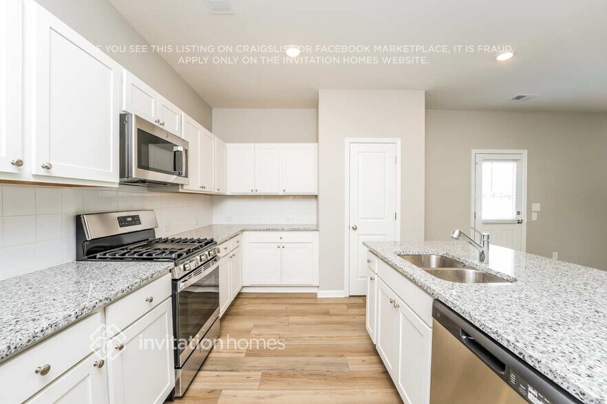 Building Photo - 2093 Boxwood Cir