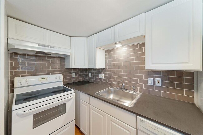 Building Photo - 2500 Burleson Rd