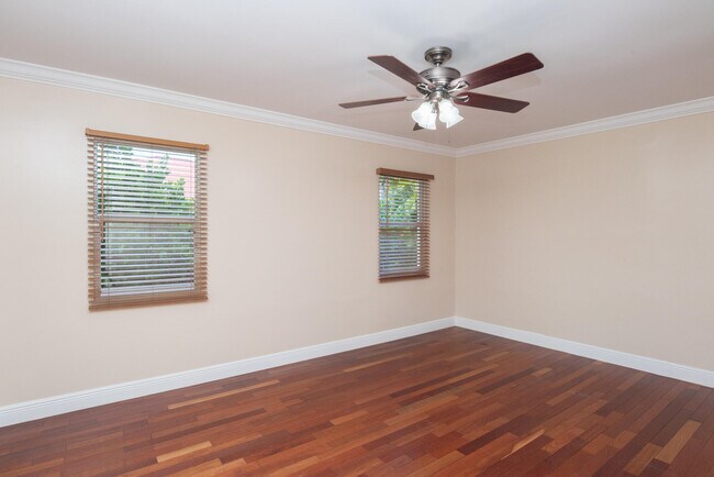 Building Photo - 374 Linda Ln