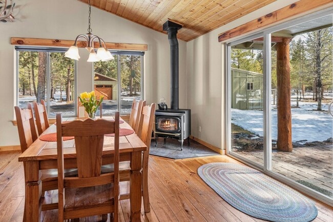 Building Photo - Available until April 2026- Short Term Lease