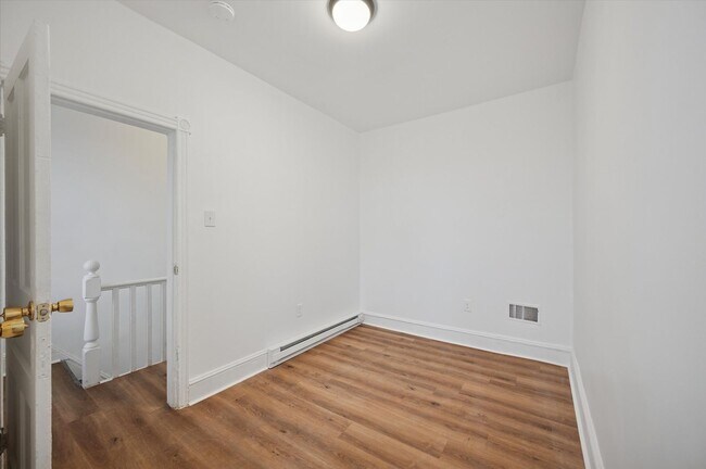 Building Photo - 2 Bedroom House West Philly