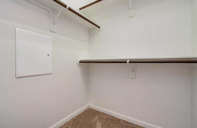 Building Photo - 15618 Whispering Green Dr