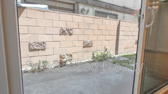 Building Photo - 9603 Van Nuys Blvd
