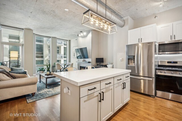 Building Photo - 700 N Larrabee St