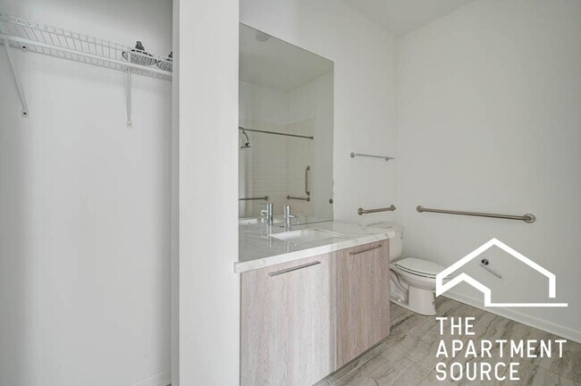 Building Photo - Top Floor Massive 3 Bed/2 Bath in the South Loop with a Stunning Updated Kitchen!