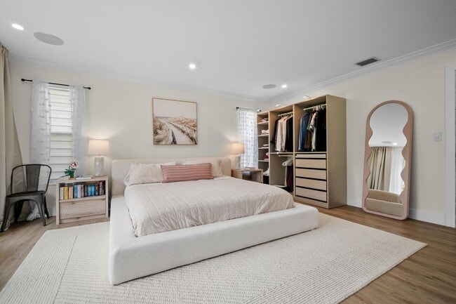 Building Photo - 2421 SW 29th Way