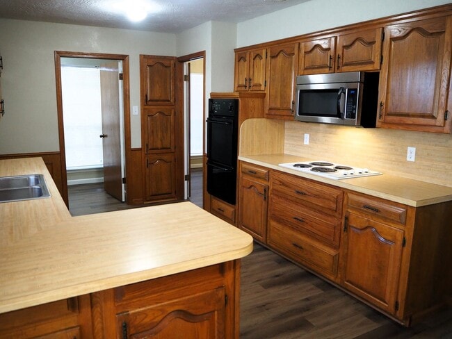 Building Photo - 1934 Maxwell Dr